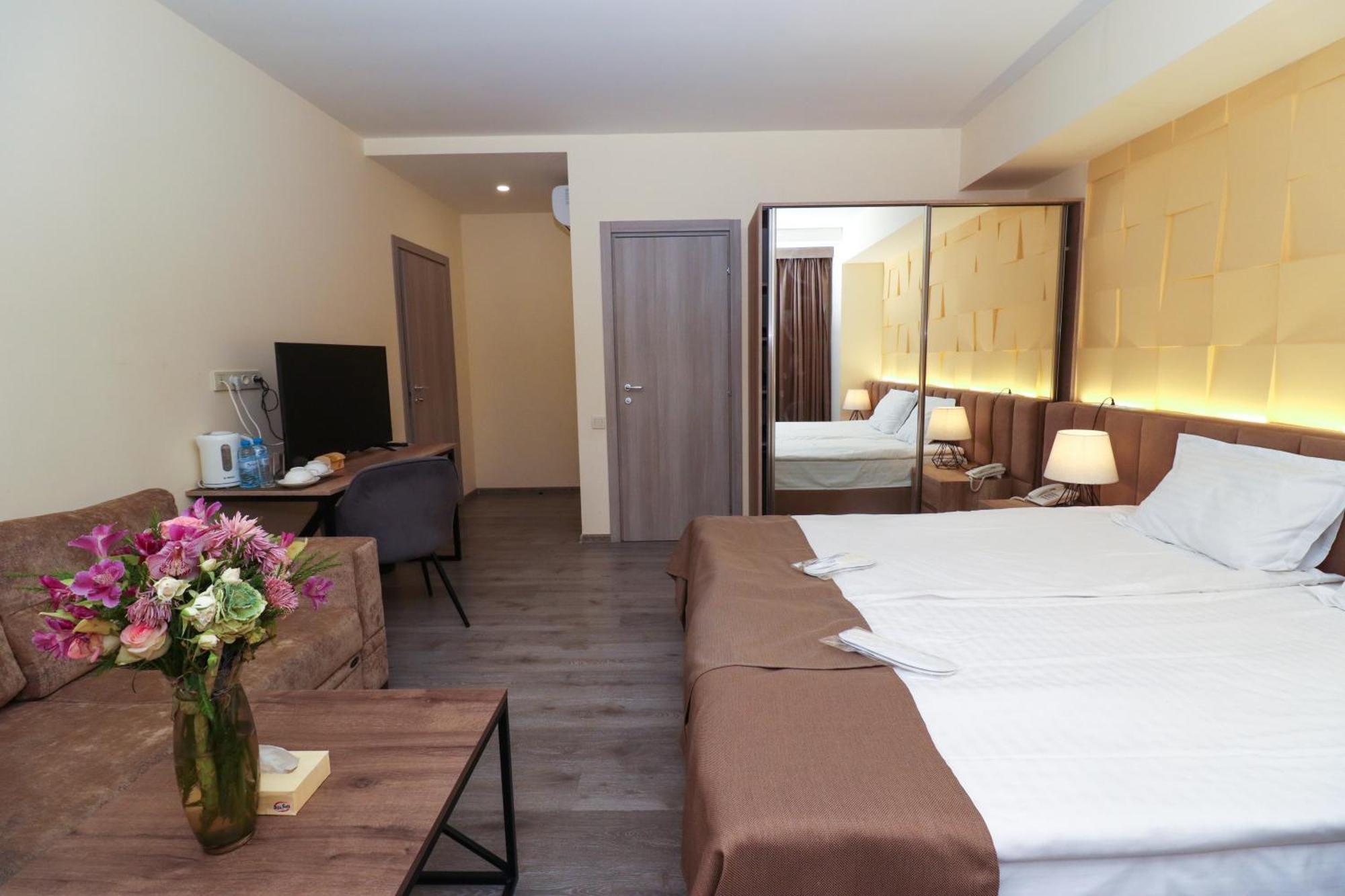 Mandarin Hotel Γιερεβάν Εξωτερικό φωτογραφία